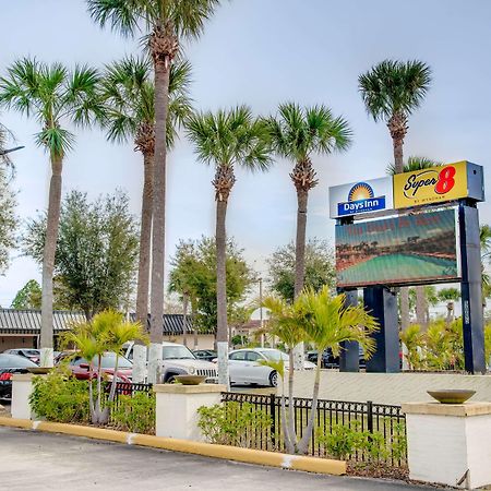 Super 8 By Wyndham St. Petersburg Hotel Exterior photo