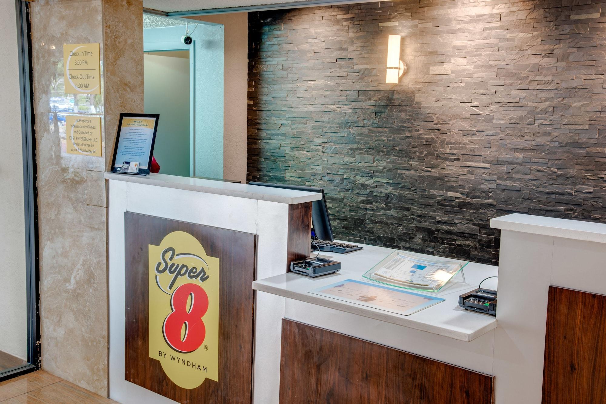 Super 8 By Wyndham St. Petersburg Hotel Exterior photo