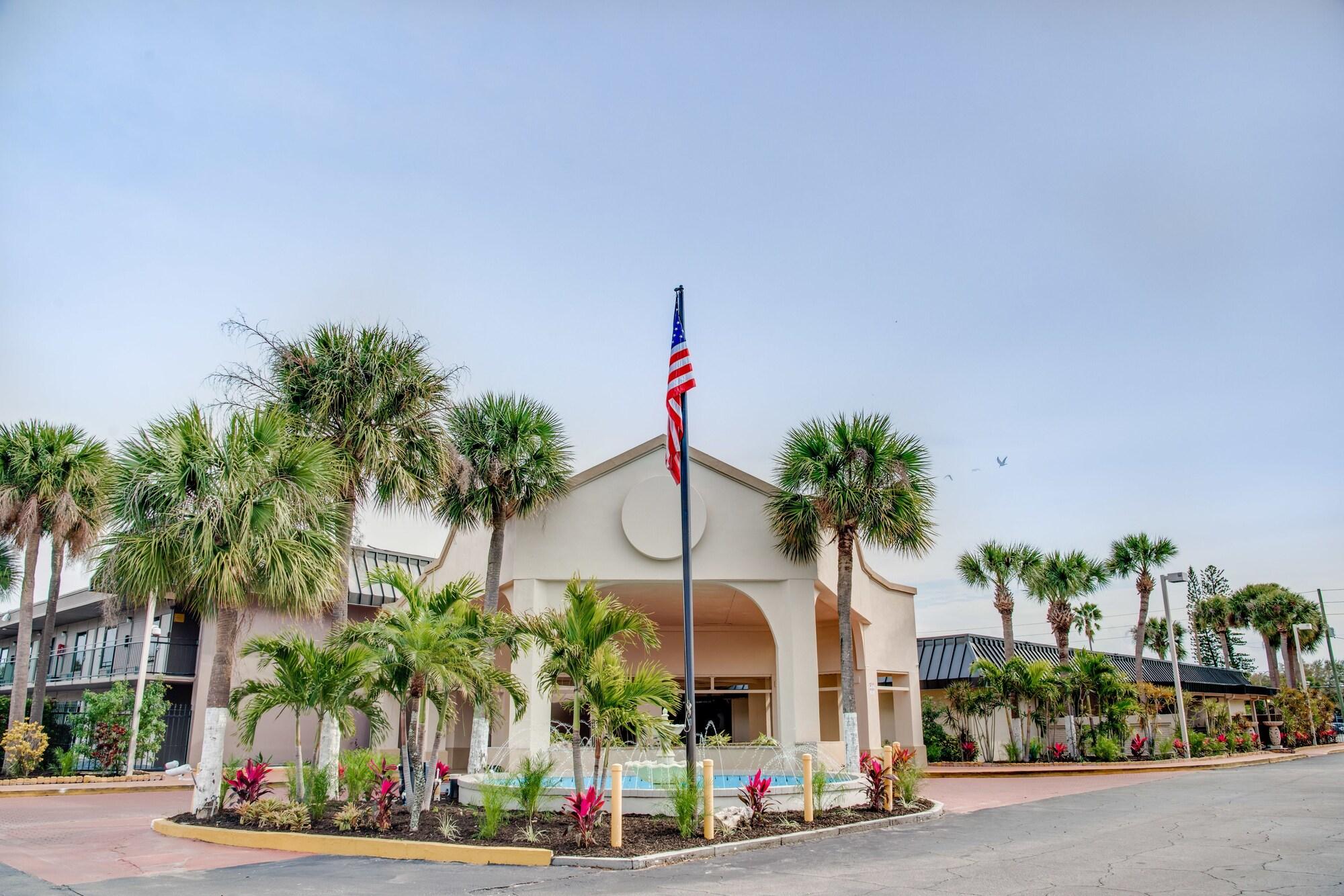 Super 8 By Wyndham St. Petersburg Hotel Exterior photo