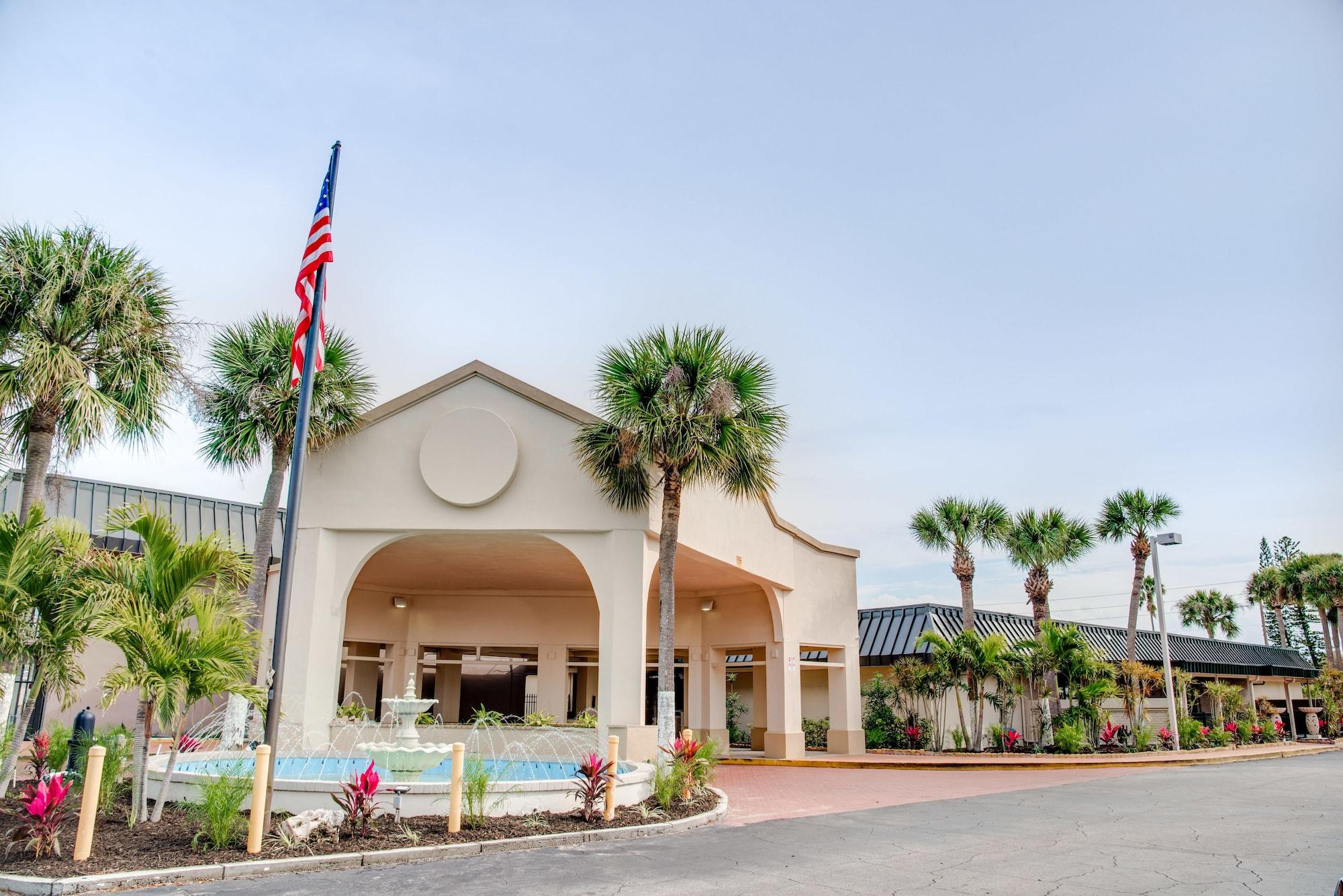 Super 8 By Wyndham St. Petersburg Hotel Exterior photo